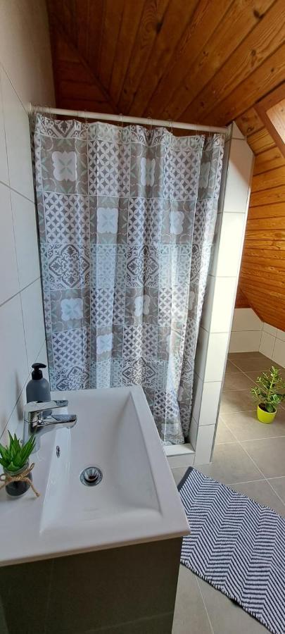 Babi Apartmanhaz Дьєнешдіаш Екстер'єр фото