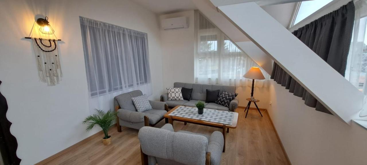 Babi Apartmanhaz Дьєнешдіаш Екстер'єр фото