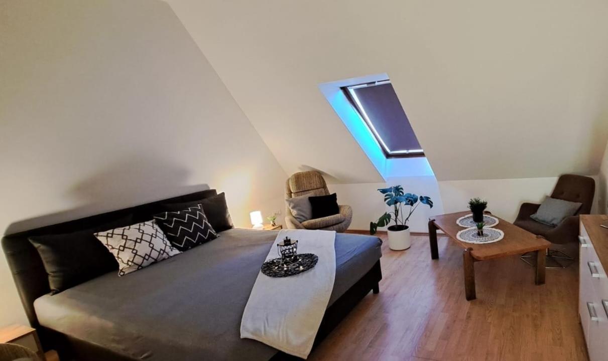 Babi Apartmanhaz Дьєнешдіаш Екстер'єр фото