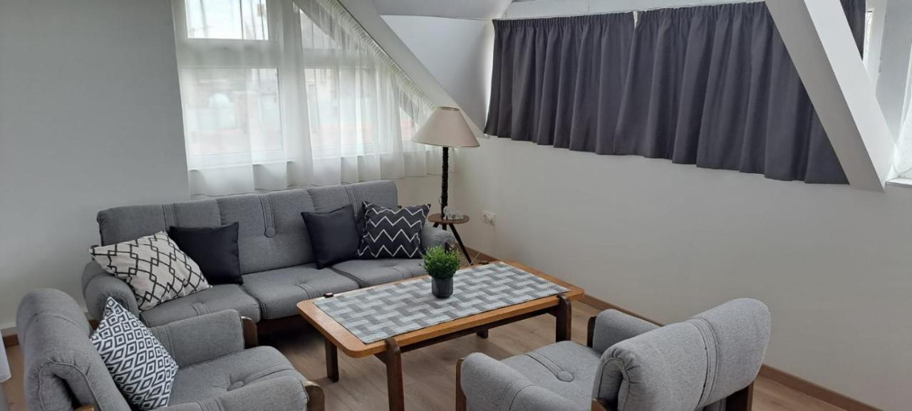 Babi Apartmanhaz Дьєнешдіаш Екстер'єр фото